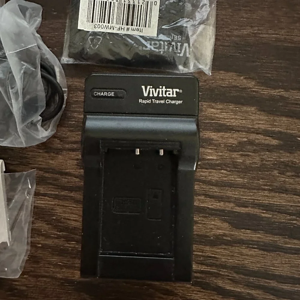 Vivitar Accessories ~ Rapid Travel Charger ~ VIV-QCB-105 ~ W/Battery